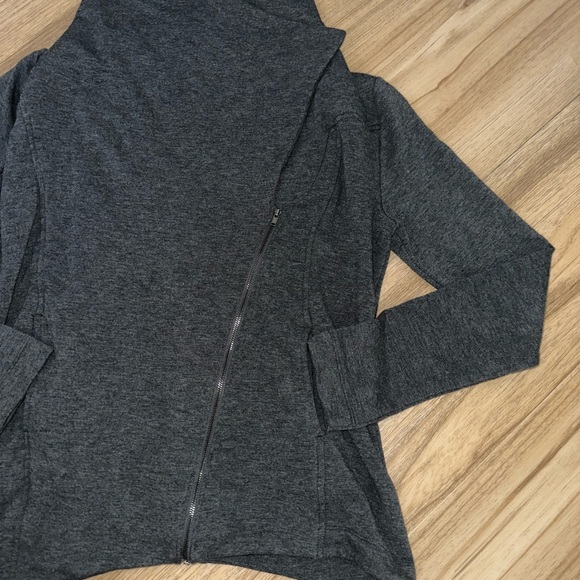 H by Bordeaux Gray Asymmetric S Sweater - Picture 3 of 8